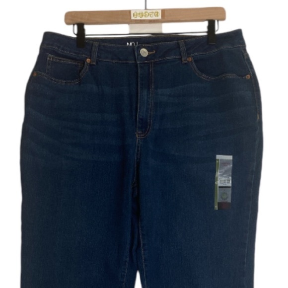 NO BOUNDARIES dark denim  high rise mom jeans // 17 - Picture 5 of 6